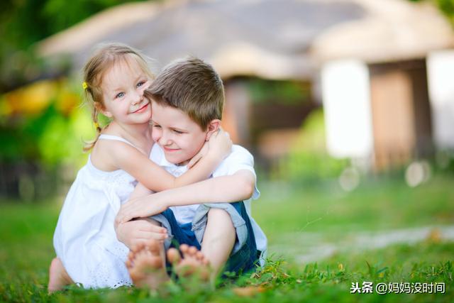 #你的育儿经#二胎家庭，以为亏欠的总是大宝？其实，父母也欠小宝一句对不起
