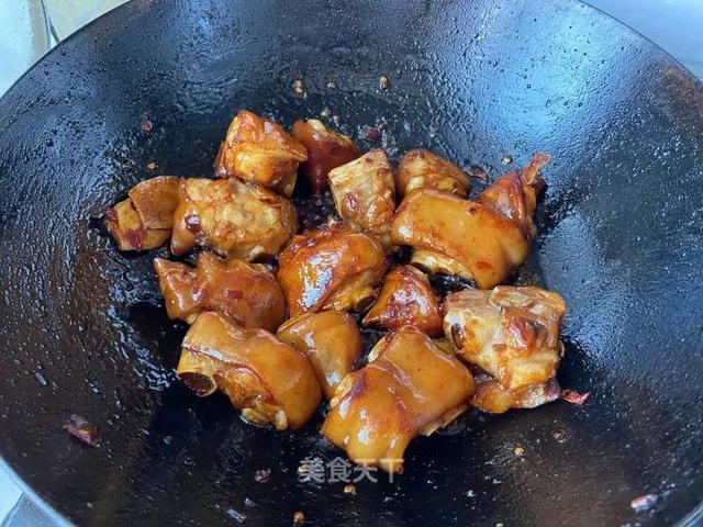 猪蹄这样做，软而不烂，肥而不腻！香糯可口，入口即化！家人超爱吃