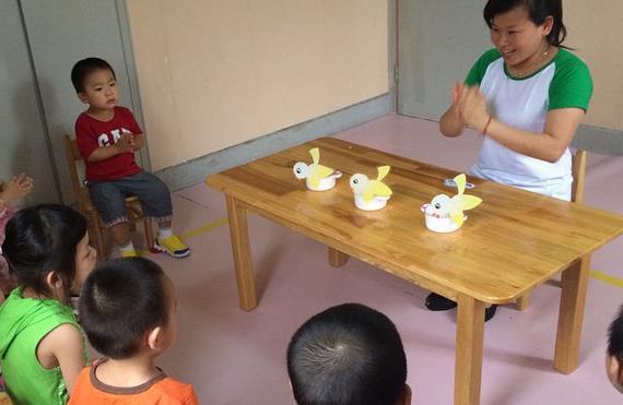 超级宝妈|幼儿园超前教育的害处，上了小学后将大爆发，上学能晚一年是一年