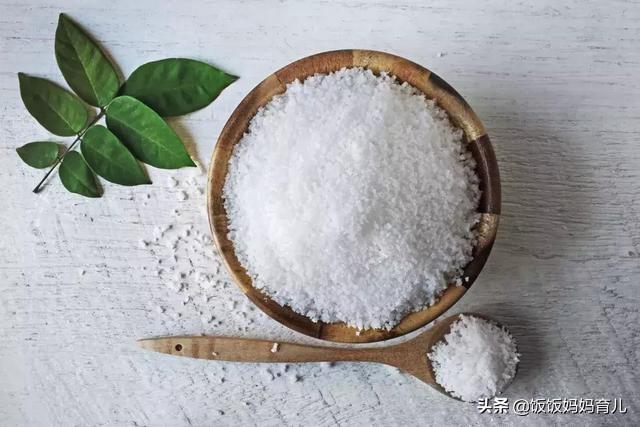 『你的育儿经』宝宝什么时候吃盐合适，越晚越好？原来很多父母都搞错了，别大意