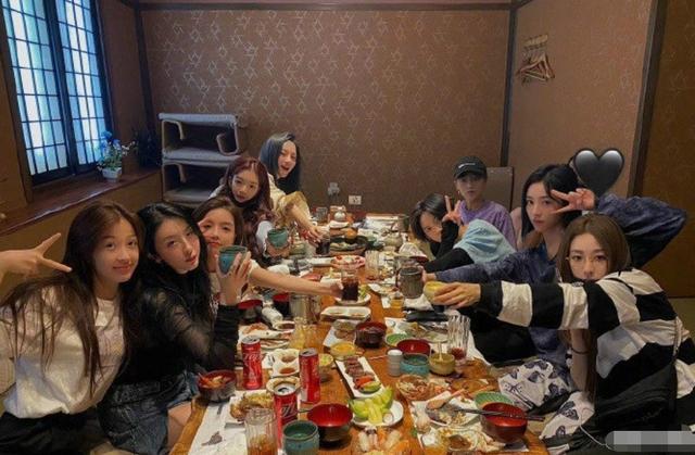 9号放映厅|THE9晒正面照营业，赵小棠臭脸抢镜，风格各异难打破出道失业魔咒