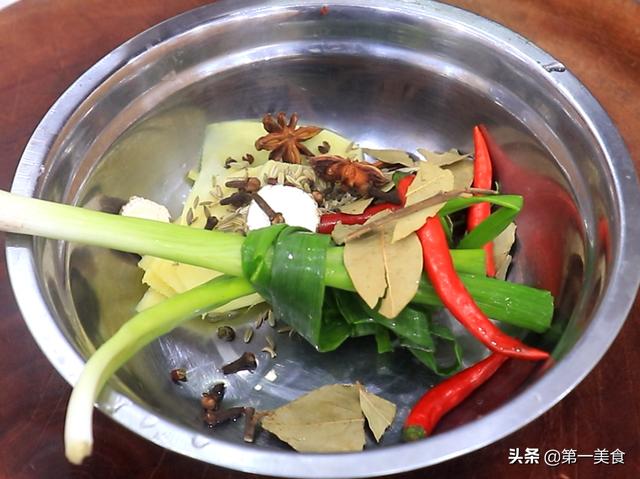 卤猪肝不是放料猛煮就行！牢记1煮2炒3焖，去毒去腥，鲜嫩不老