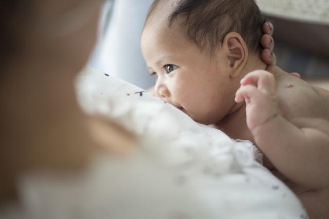 「超级宝妈」你还在给婴儿喂水？育儿路上这个坑，新妈妈必须了解下