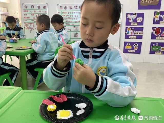 情报站｜火锅盛宴”来袭，淄博一幼儿园粘土制作美食以假乱真