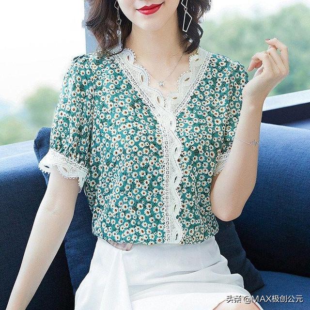 时尚探究社女人过了50岁，别穿得太老气，今夏流行这样穿，高贵年轻又洋气