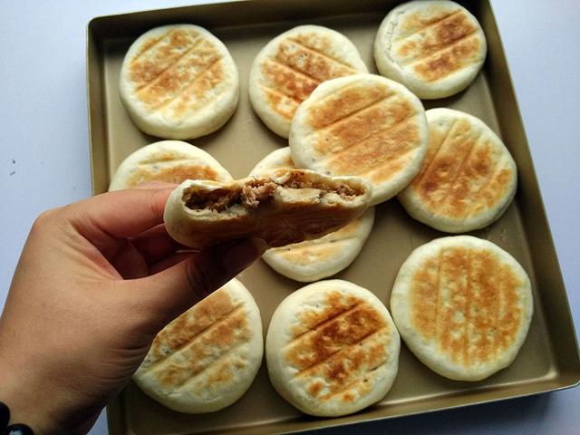 家庭版牛肉饼的做法，馅料这样做，咬一口汁多肉嫩，真过瘾