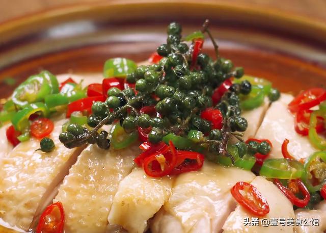 居家分享藤椒鸡的简单做法，鲜辣味美，肉嫩多汁，解馋的家常美食