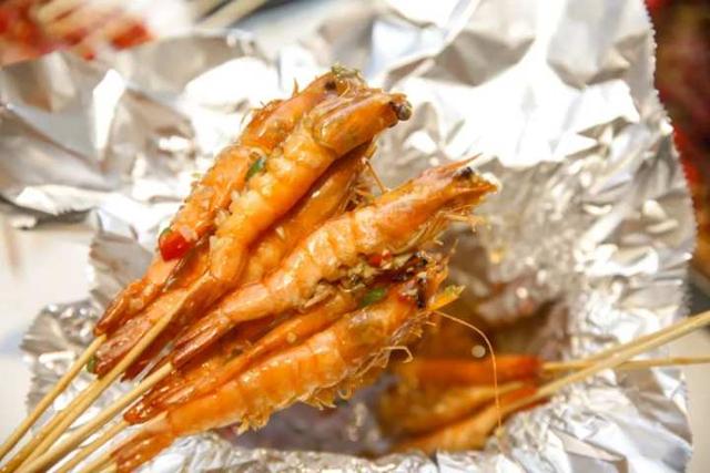 小龙虾|周末排到百来号！这里是网易阿里人的夜宵聚集地，很多人跟着老板，从大学吃到工作，只因……