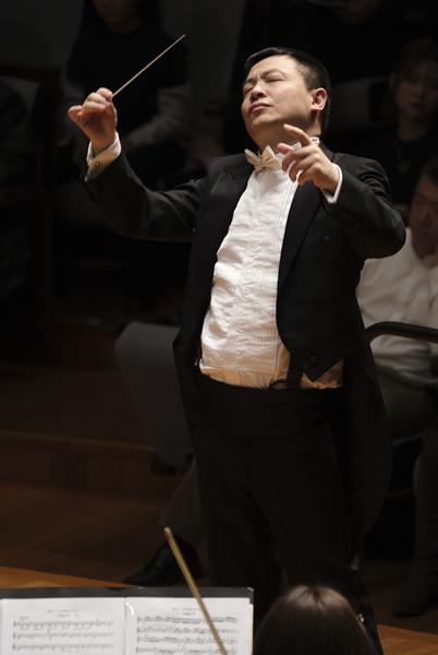 新民晚报|上海爱乐即将重启音乐季之际，乐团艺术总监张艺想给世界一点信心