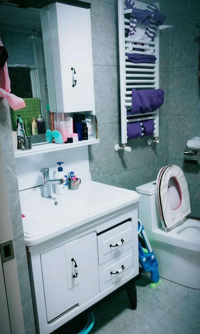 简约装修的新房完工，入户就被吸引了，玄关鞋柜超大气实用