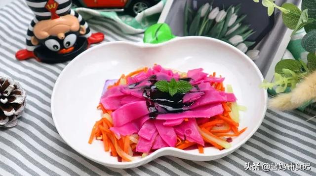 「你的育儿经」天气热了，给宝宝试试这辅食，上桌就光盘，还能清热防便秘