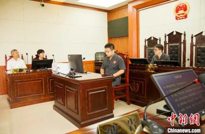 中国新闻网客户端父子花万元为牛犊“滴血认亲” 法院判令“错牵”邻居返还