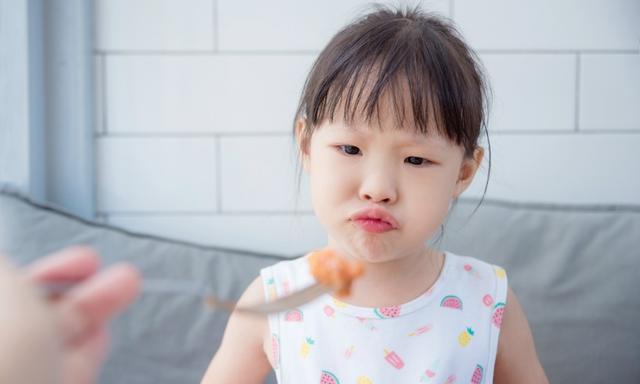 超级宝妈▲拜托你们不要再这样喂宝宝了，长大了很容易悲剧！