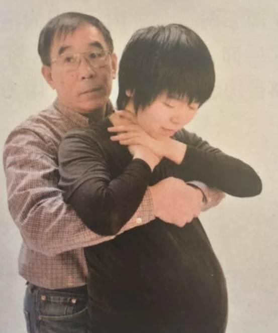 #超级宝妈#孩子被噎、被卡，可别再“抠”了，决定生死的5分钟方法一定要对