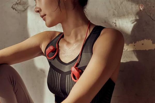 环球网▲苹果发布Powerbeats 4无线耳机：支持嘿 Siri、续航15小时