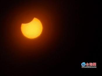 [台海网]海峡导报记者带你领略“超级日环食”的美「组图」