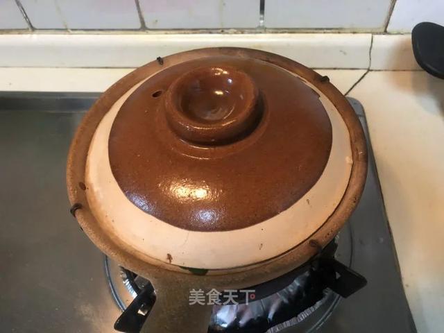 天冷了，自制一份香喷喷的煲仔饭！有菜有肉，越嚼越香