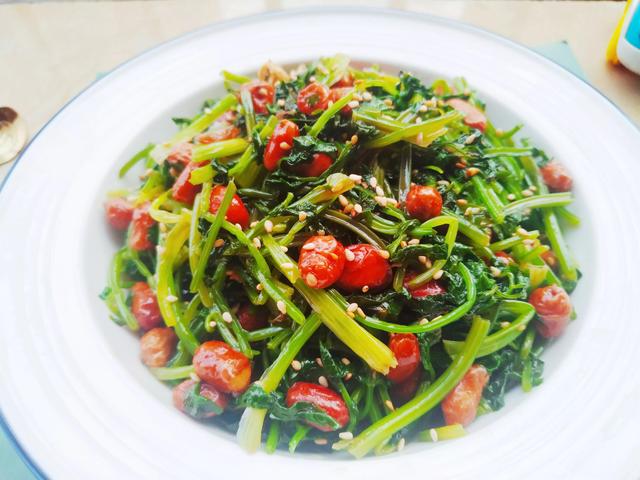 香菜配花生米，几分钟就搞定一盘下酒菜，成本只要几块钱