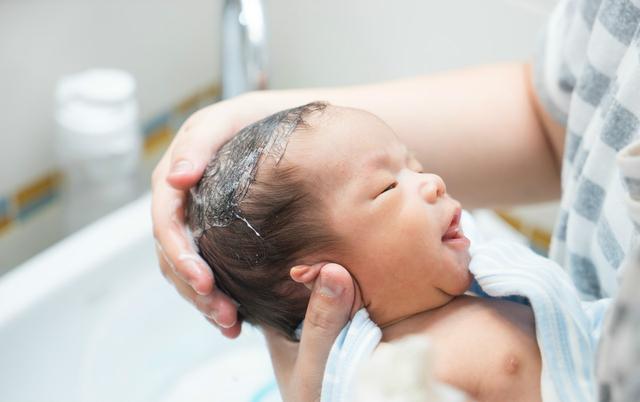 超级宝妈■1岁内宝宝独有的几种反射,若超这一时间没消失,可能是脑损伤