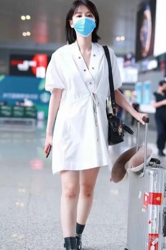 红梅千雪|还想说乔欣是“腿精”？看她离开精修的腿