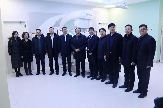 喜讯！泰安市首台可视化直线加速器装机落成仪式在山一大二附院举行