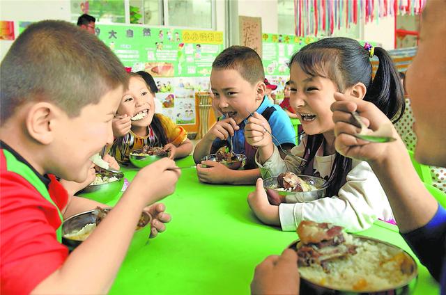 如何培养幼儿的自理能力？马雅舒女儿被幼儿园劝退引发的思考