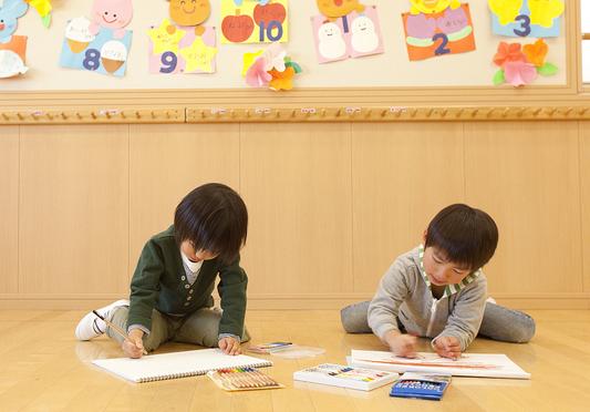 幼儿园不让教，小学默认你都会！家长无奈：孩子还能自学成才？