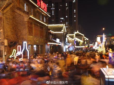 元宵节,灯光扮靓盐河巷