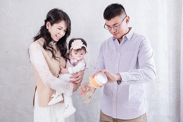 [你的育儿经]新手爸妈必学，第一次泡奶就上手！