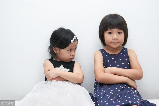 「你的育儿经」“再哭,靠墙站!”冲孩子吼,不如试试樊登热荐的情感引导式教育