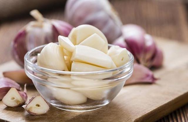 大蒜养花，防腐、防虫还能促发芽，好处多不胜举