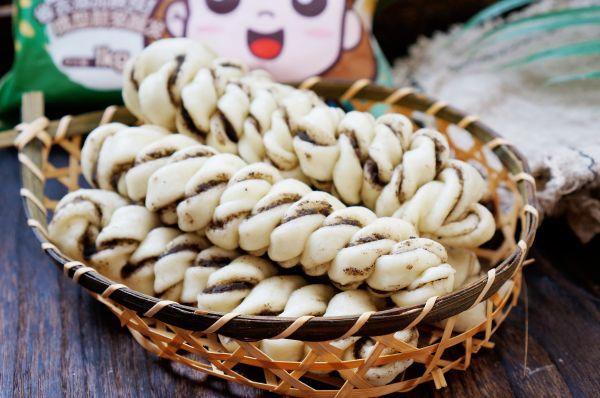 #南北面点大不同#黑芝麻酱花卷