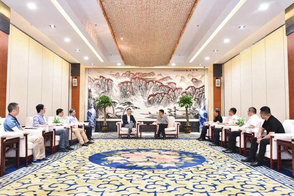 医院|李华荣与上海市胸科医院李志刚团队会谈