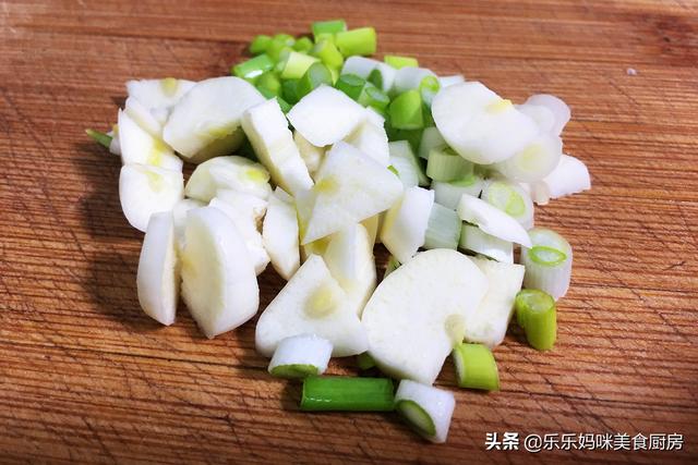 明日大雪，用6种食材做一锅特色面食，好吃又营养，冷天吃真舒服