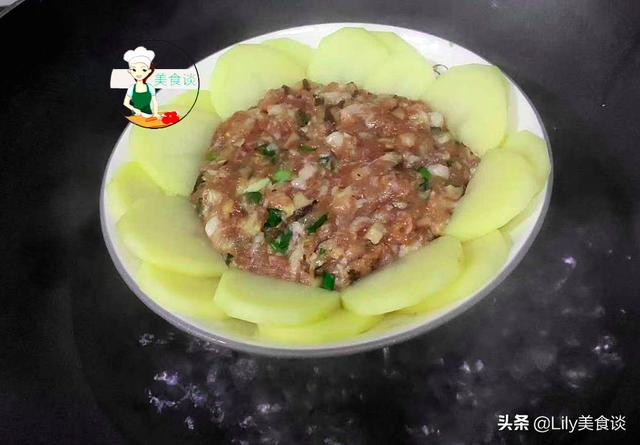 特别适合冬天吃的一道蒸菜，蒸一蒸就好，鲜香美味，营养还不上火