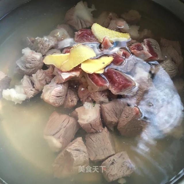 番茄炖牛腩：酸香可口，软烂入味，真的超级下饭