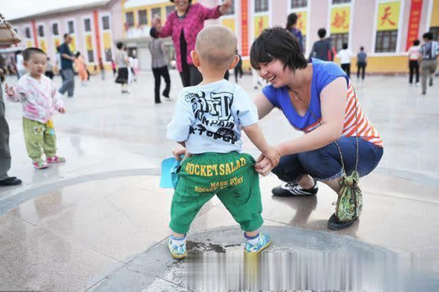 超级宝妈■孩子不爱坐马桶？和心理有关，也关乎生理问题，智慧妈妈这样做