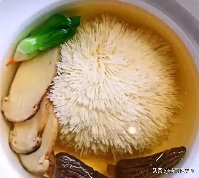 “世界级”切豆腐大赛，日本厨师切出菊花，中国：见过蒲公英吗？