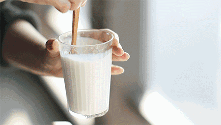 这6种牛奶坚决不能给孩子喝，第二种你可能天天在买