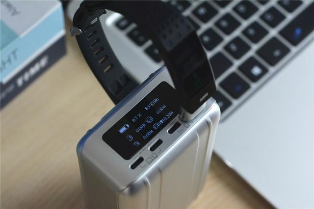 国产充电宝评测：26800毫安，100W功率，能上飞机吗？