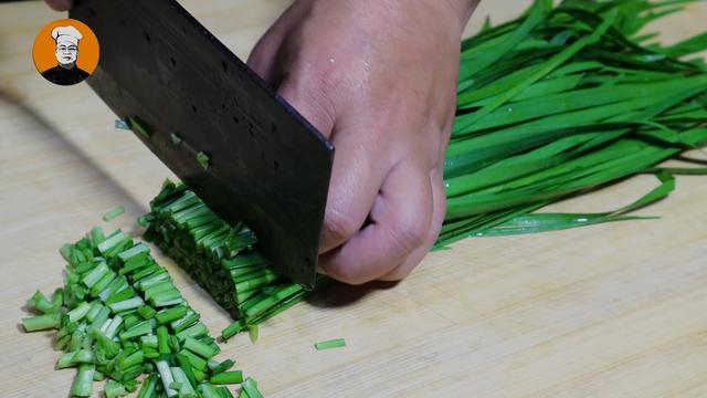 这才是韭菜炒鸡蛋的正确做法，香味十足，开胃下饭，比红烧肉好吃