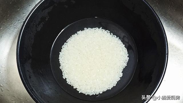 做皮蛋瘦肉粥时，别直接下锅，小猫教你正确做法，营养好吃，真香