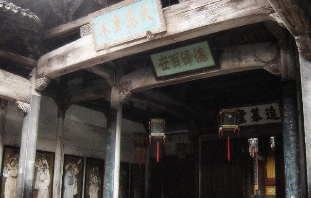 旅行柚子君@春天最适合去哪里玩？安徽这几个古镇美不胜收，特别是下雨天