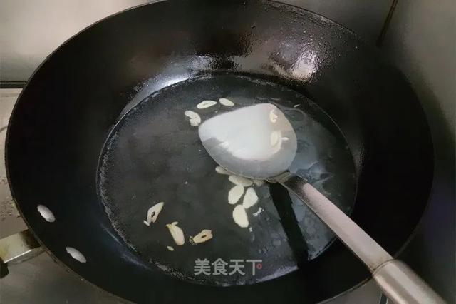 菌菇豆腐肉片汤：口感清淡鲜美，老少皆宜