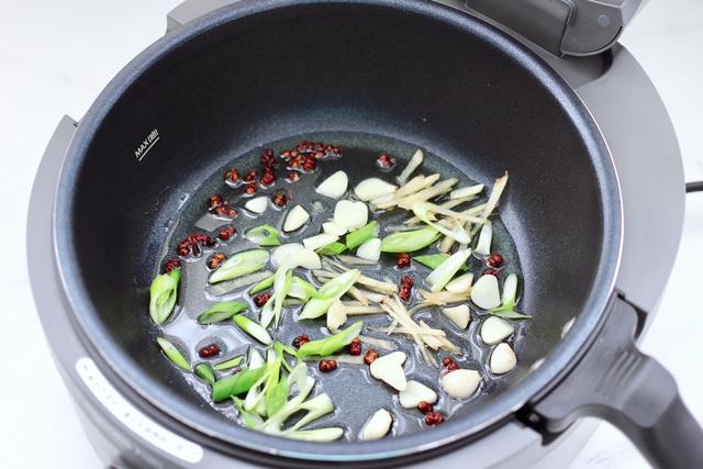 双椒爆鸡胗，脆爽有嚼劲，干香下饭味道好，烹饪简单家常菜