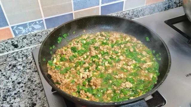 韭菜肉末豆腐羹，松软鲜嫩，真好吃，健脾和胃，老少皆宜的家常菜