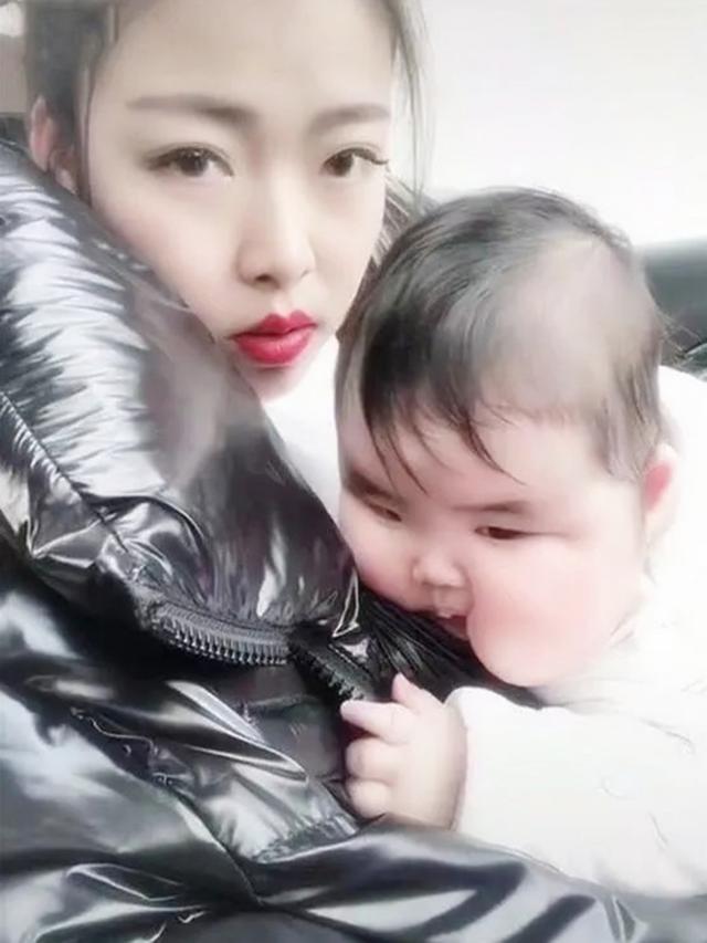 你的育儿经|新生宝宝饮食无节制，脸胖得变形，网友：“蜡笔小新”同款脸型