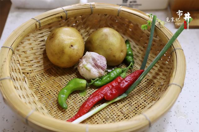 炒土豆丝，什么时候放醋？焯不焯水？弄懂2个重点，土豆酸辣脆爽