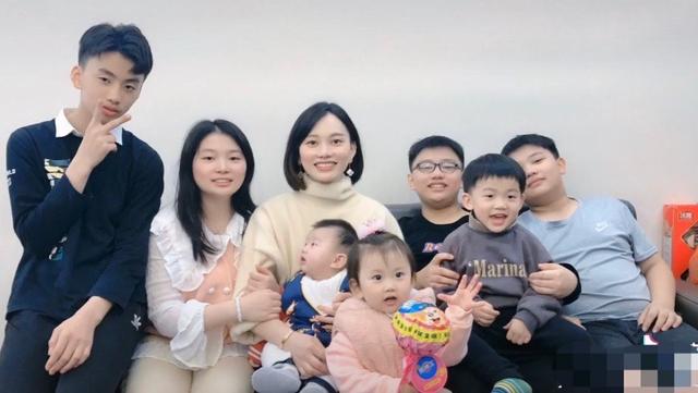 「超级宝妈」生孩子多的家庭，有3种好处独生家庭比不上，到晚年特别明显