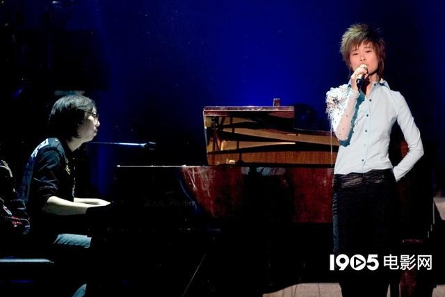 【影视交流地】重温青葱岁月!李宇春15年前珍贵帅气照片曝光